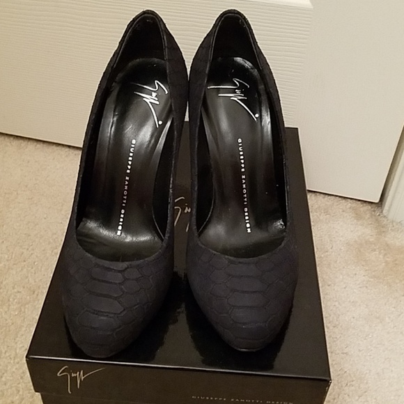 Giuseppe Zanotti Design Pantone Print Pumps E96082 - Picture 2 of 8